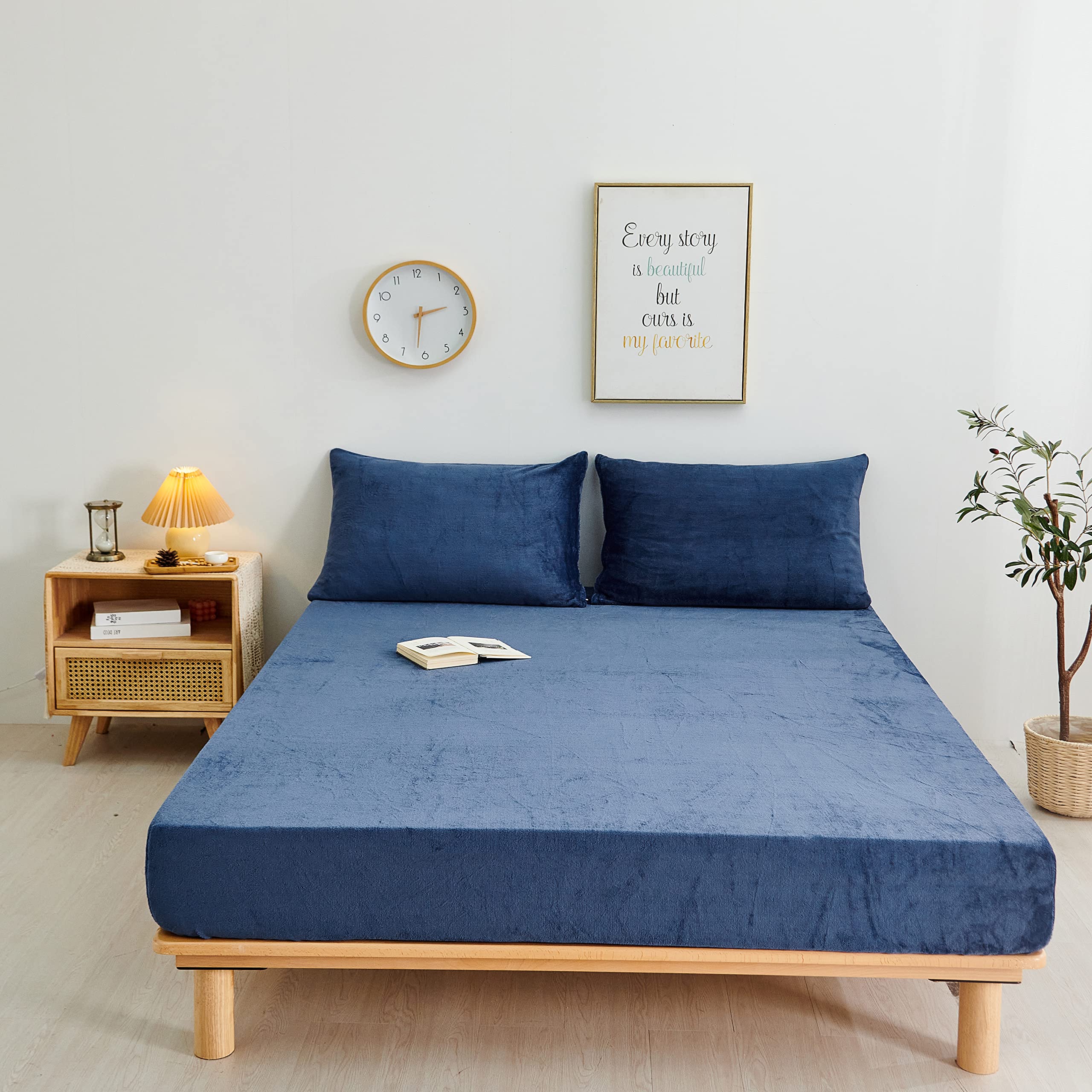 Rakuten - ボックスシーツ ダブル 140×200cm 冬用 あったか フランネル マイクロファイバー ベッドカバー マットレスカバー 敷き布団カバー 全周ゴム付き 抗菌防臭加工 丸洗いOK 毛布タッチ ネイビー