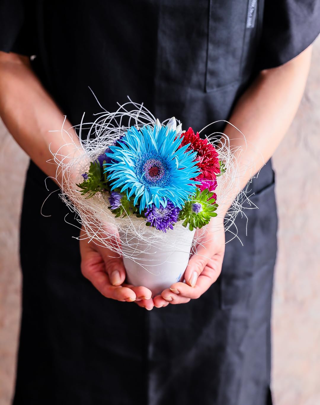 Celebration - フラワーアレンジメント XSサイズ MIXカラー 生花 花束 ブーケ 自立型 花瓶いらず ギフト 誕生日 結婚記念日 お祝い 内祝い 記念日 お供え 母の日 父の日 ラッピング済み