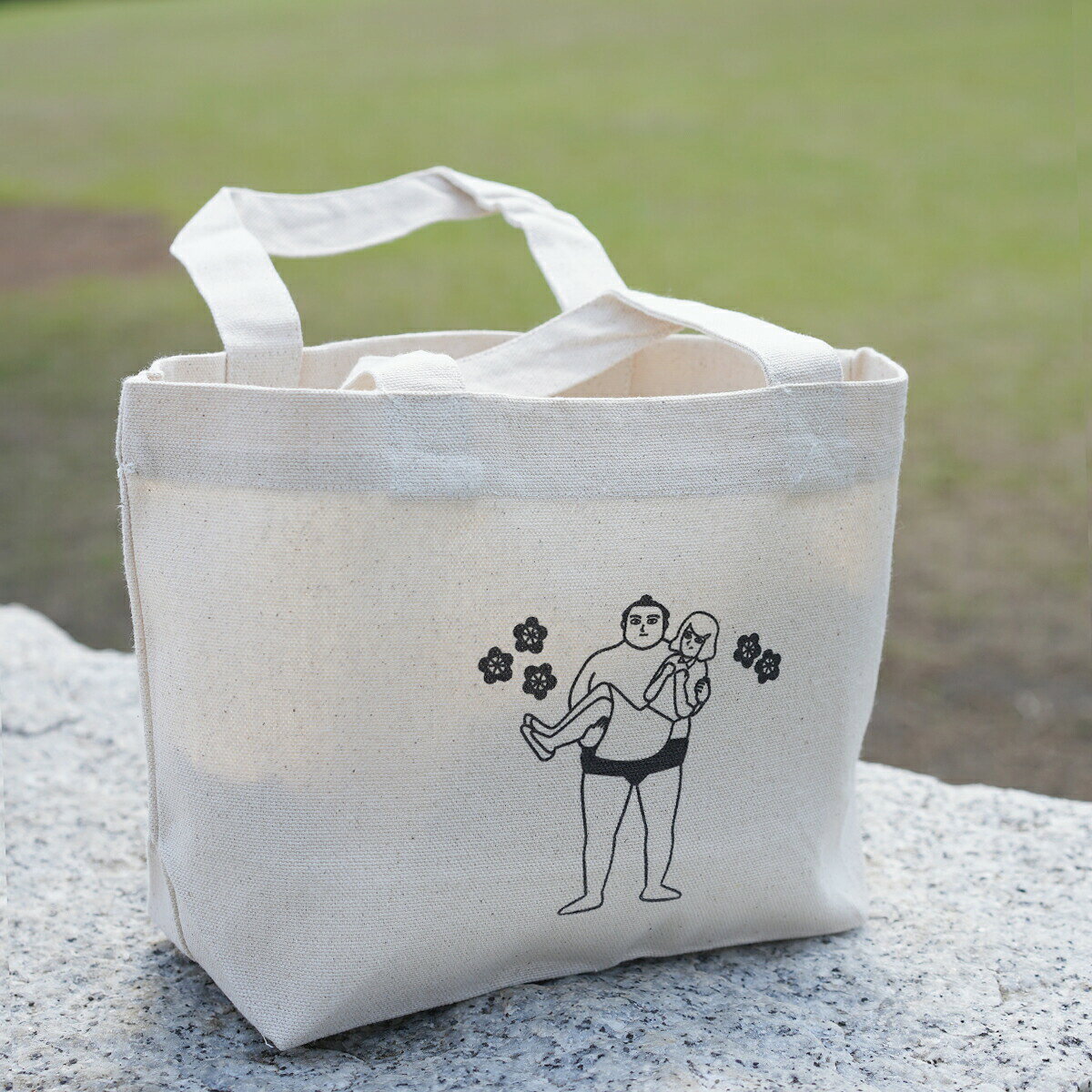 樂天商城 - 【プチラッピング無料】 花籠や　お姫様抱っこ ミニトートバッグ（白黒）　MINI-TOTE-RIKISHI-2