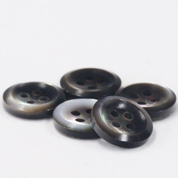 ボタン 貝ボタン シェルボタン 黒蝶貝 11.5mm 1個入 黒蝶貝を使った天然貝釦 四つ穴ボタン 手作り 手芸 釦付け替え に