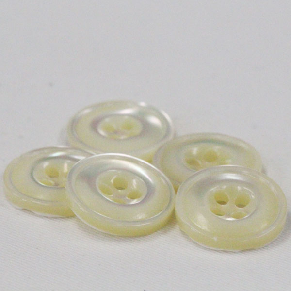 ボタン 貝ボタン シェルボタン 高瀬貝 15mm 1個入 デザイン性が高い四つ穴ボタン シャツ ブラウスからジャケットまで対応 高瀬貝を使った天然貝釦 ハンドメ...