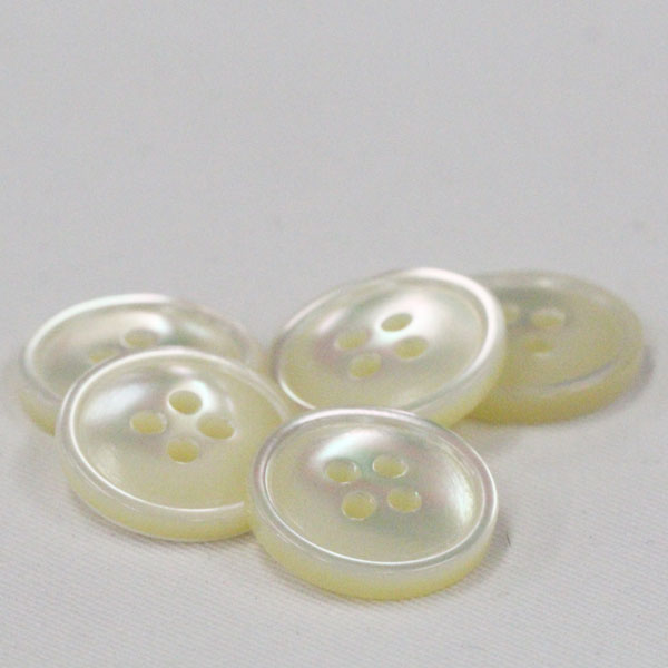 ボタン 貝ボタン シェルボタン 高瀬貝 13mm 1個入 デザイン性が高い四つ穴ボタン シャツ ブラウスからジャケットまで対応 高瀬貝を使った天然貝釦 ハンドメイド 手作り 手芸 釦付け替え に