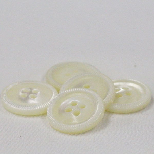 ボタン 貝ボタン シェルボタン 高瀬貝 13mm 1個入 デザイン性が高い四つ穴ボタン シャツ ブラウスからジャケットまで対応 高瀬貝を使った天然貝釦 ハンドメイド 手作り 手芸 釦付け替え に