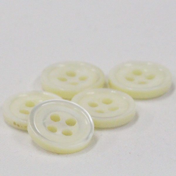 ボタン 貝ボタン シェルボタン 高瀬貝 23mm 1個入 デザイン性が高い四つ穴ボタン シャツ ブラウスからジャケットまで対応 高瀬貝を使った天然貝釦 ハンドメ...