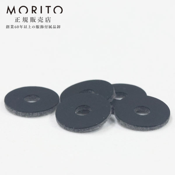 ☆ドットボタン用パッキン(DotButton Packing)☆ （SELEX、Brand-X用) PK-1235-C4182S 黒 日本の老舗メーカーのドットボタン用パッキンです。 SELEXやBrand-Xにお使いいただけます。 ハンドメイド（手作り、手芸、釦の付け替え）などにいかがでしょうか。 サイズ 直径12mmx穴直径3.5mmx厚み1.2mm カラー 黒 入数 5枚 素材 ポリエステル 薄い生地やドットボタンの打ち直し（補修）の時などにお使いいただくと安心なパッキンです。 足の部分に重ねていただき、ドットボタンを打ってください。 日本製