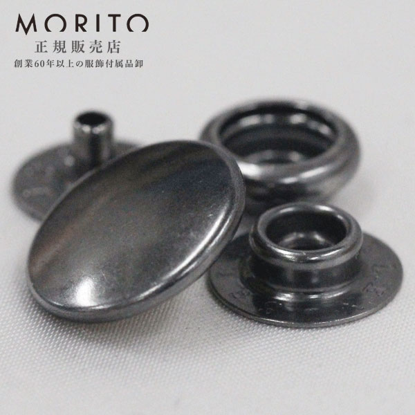 ☆ドットボタン（DotButton)☆ 日本の老舗メーカーの本格的ドットボタン　しっかりした着脱感 機能的にしっかりとした着脱で丈夫で長持ちです。 ハンドメイド（手作り、手芸、釦の付け替え）などにいかがでしょうか。 品番等 7301SELEX キャップサイズ 15mm バネサイズ 約10.6mm ゲンコサイズ 約12.3mm ホソサイズ 約10.7mm（高さ約5mm） 入数 5セット,30セット 用途 防寒ウエアグランドコートジャンパーユニフォームスポーツウエアブラウスヘルメットゴルフバックトラベルバックポーチ カラー P-HBK(ブラックニッケル）XP-HBK(ブラックニッケル) 素材 MB BRASS 真鍮 日本製 別途打ち台、打ち棒などが必要です。こちらでは簡易的な打ち具の取り扱いがございません。 メーカーが販売している打ち機や専用駒はご用意できます。ご希望の方はお問い合わせください。 ドット打ち加工も承ります。お気軽にお問い合わせください。 【こちらで簡易打ち具つきドットボタンをお選びいただけます】 &nbsp;