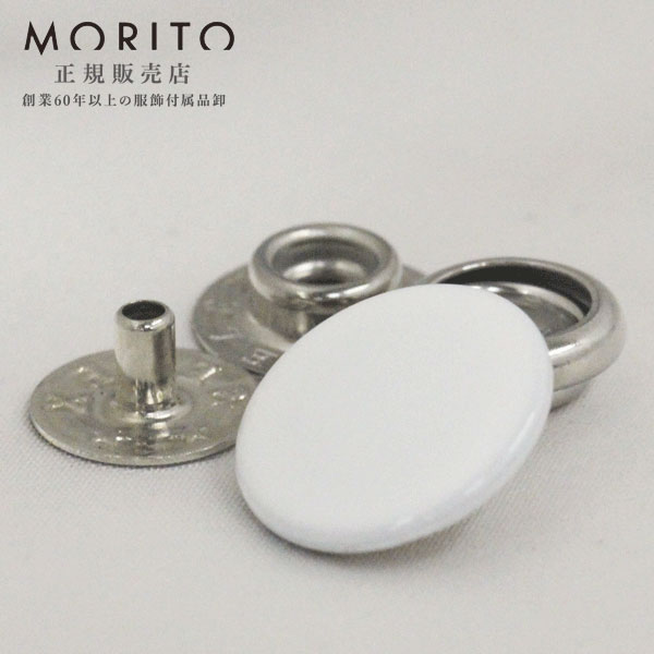 ☆ドットボタン（DotButton)☆ 日本の老舗メーカーの本格的ドットボタン　しっかりした着脱感 機能的にしっかりとした着脱で丈夫で長持ちです。 ハンドメイド（手作り、手芸、釦の付け替え）などにいかがでしょうか。 品番等 7301SELEX キャップサイズ 15mm バネサイズ 約10.6mm ゲンコサイズ 約12.3mm ホソサイズ 約10.7mm（高さ約5mm） 入数 30セット 用途 防寒ウエアグランドコートジャンパーユニフォームスポーツウエアブラウスヘルメットゴルフバックトラベルバックポーチ カラー 白（つや有）XP-SSL(シルバー) 素材 MB BRASS 真鍮 日本製 別途打ち台、打ち棒などが必要です。こちらでは簡易的な打ち具の取り扱いがございません。 メーカーが販売している打ち機や専用駒はご用意できます。ご希望の方はお問い合わせください。 ドット打ち加工も承ります。お気軽にお問い合わせください。 【こちらで簡易打ち具つきドットボタンをお選びいただけます】 &nbsp;