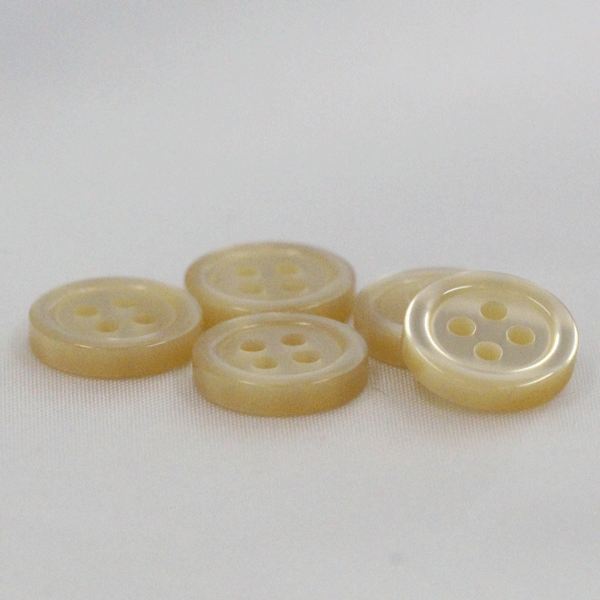 ボタン シャツボタン 11.5mm うす茶 10個入 表四つ穴 割れ 欠けに強いプラスチック シャツ ブラウス向 薬品 熱 圧力 衝撃 引っ張りに強い安心性能のボタン 手芸 通販