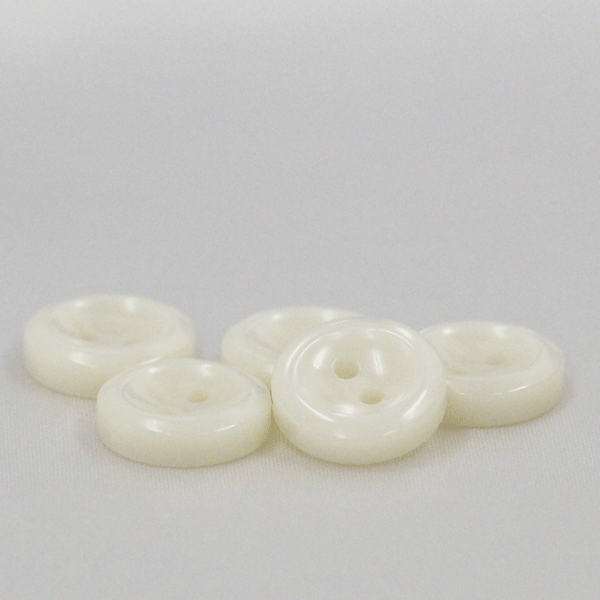 ボタン シャツボタン 白 10個入 9mm,10mm,11.5mm,13mm 表二つ穴 割れ 欠けに強いプラスチック シャツ ブラウス向 薬品 熱 圧力 衝撃 引っ張りに強い安心性能のボタン 手芸 通販