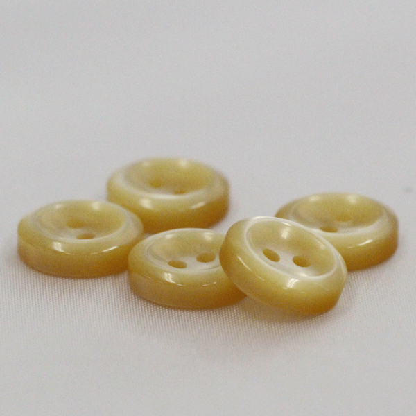 ボタン シャツボタン 10mm うす茶 10個入 表二つ穴 割れ 欠けに強いプラスチック シャツ ブラウス向 薬品 熱 圧力 衝撃 引っ張りに強い安心性能のボタン 手芸 通販