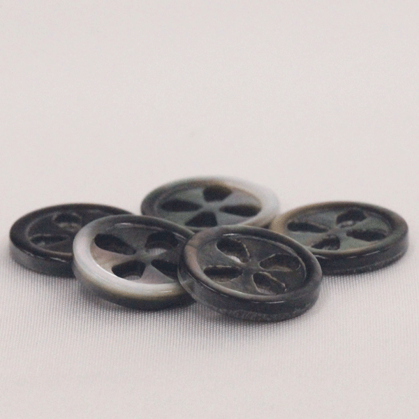 貝ボタン　SB-40　黒蝶貝　11.5mm　1個入