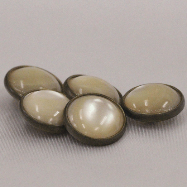 ボタン 貝ボタン シェルボタン 高瀬貝 生成 12mm 裏足つき 1個入 シャツやブラウスはもちろん ワンポイ..