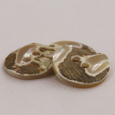 ボタン 貝ボタン シェルボタン 18mm 1個入 サイズ豊富 天然素材 より天然の風合いを維持させるために裏皮を残した状態で加工行いました バッグのワンポイント...