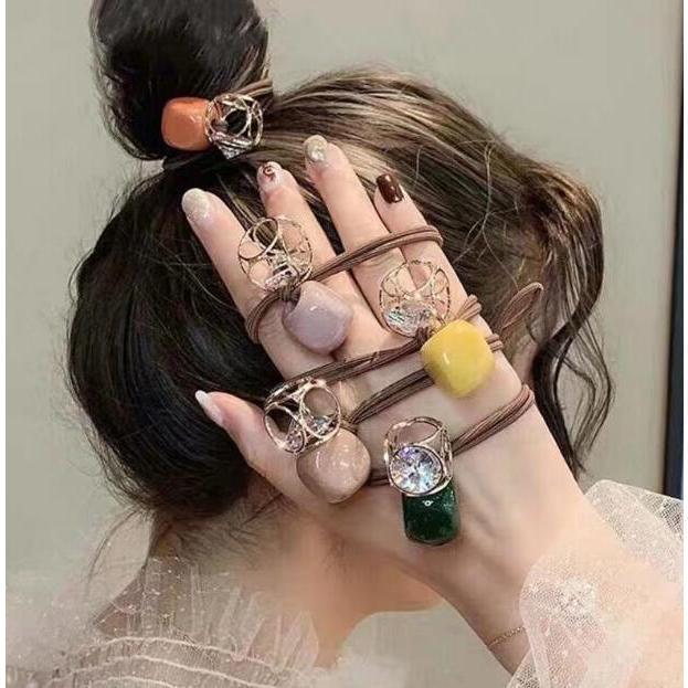 乐天商城 - ヘアゴム　スクエアチャームとラインストーンバスケットのショートヘアゴム　かわいい　おとな　まとめ髪　30代　40代　50代　プレゼント