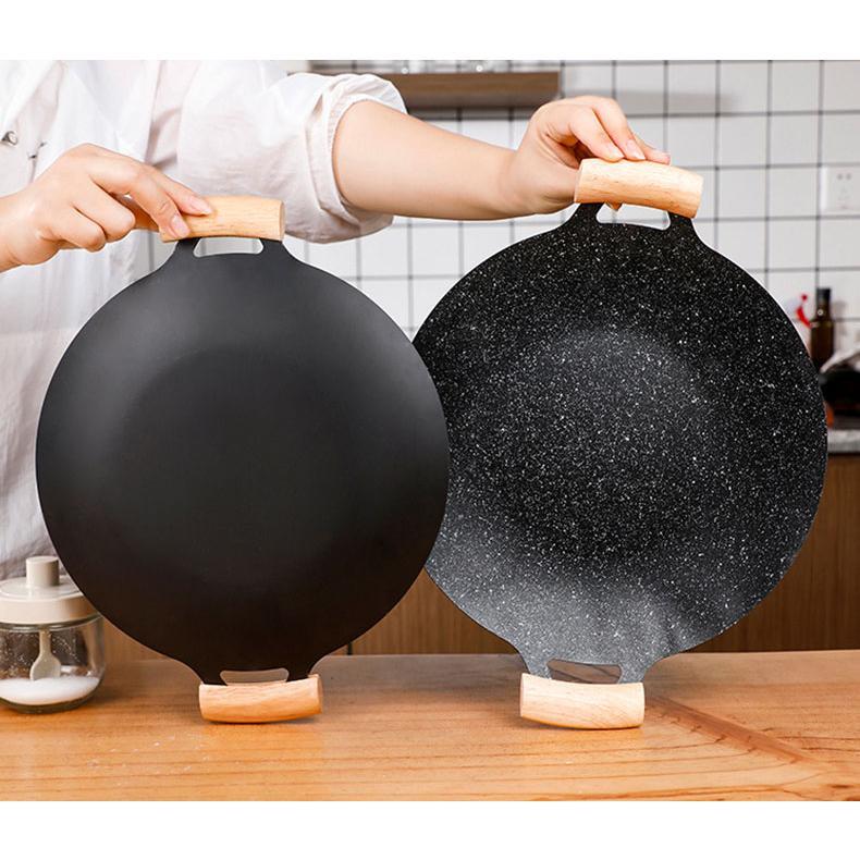 アウトドア 鉄板 キッチン 丸型鉄板 プレート IH対応 BBQ バーベキュー キャンプ フライパン 家庭 かわいい 木製取っ手付き 軽量 炭火