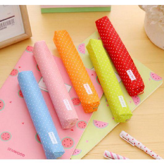 ペンケース 筆箱 筆記用具入れ 鉛筆入れ 文房具 ペン入れ 小物入れ コンパクト ファスナー ドット かわいい シンプル おしゃれ 勉強 仕事 収納