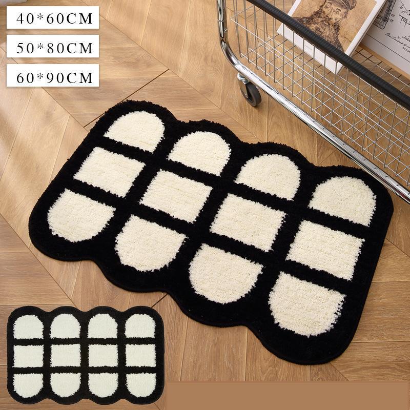 ≪商品詳細≫サイズ：約40*60CM、約50*80CM素材：ポリエステルこの商品について★【滑り止めデザイン！】裏床にしっかり固定され、安定した使用感が得られます。転倒や滑りの心配がありません。足触りが柔らかく、快適で安全な使用感を提供します。★【多機能で使い勝手抜群！】入浴時の快適さだけでなく、洗面所やキッチンなどの床にも使用できます。■注意事項※個人計測になりますので若干の誤差はお許し下さい、予めご了承ください。※モニターの発色具合により、実際のものと色が異なる場合があります。 ※開封後は新品の為においのする場合がございます。こちらのにおいは、時間の経過により消えていきますのでご安心下さい。もし、気になるようでございましたらその場合は、風通しの良い日陰に干すなどしていただきますようお願い致します。