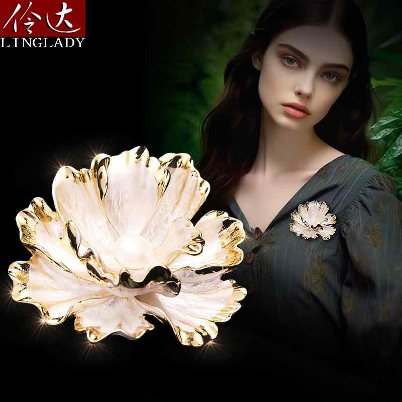 ブローチ おしゃれ セレモニー 卒業式 入学式 ジュエリー 淡水 パール 白 牡丹 コサージュ ライト フレンチ レディース ファッション 装飾品