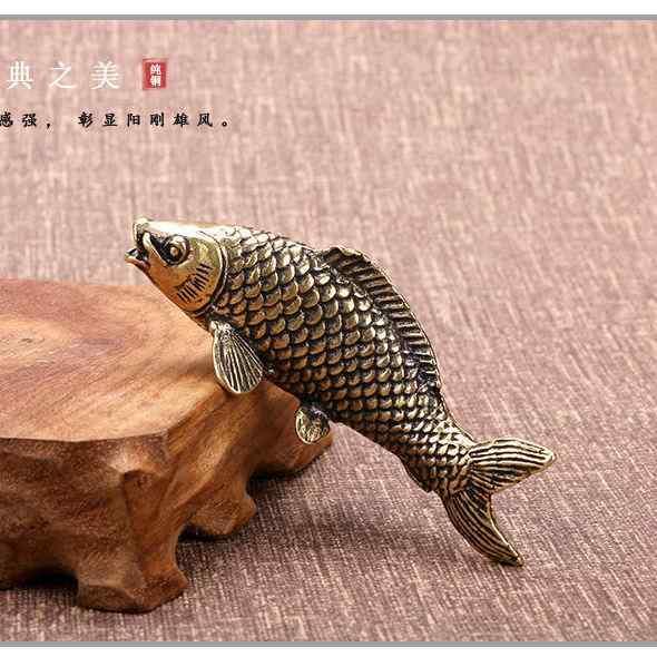 真鍮 置物 レトロ 装飾品 車 ダッシュボード 卓上小物 ミニ 鯉 アンティーク 銅 ティー ペット 鯉 毎年 恒例 装飾品(3)