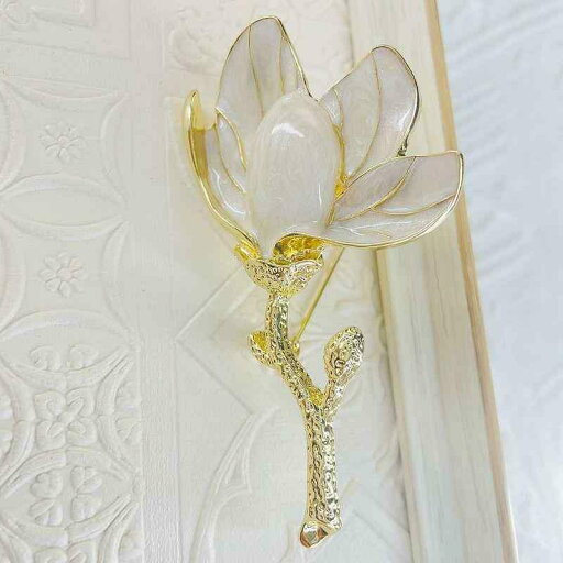 コート レディース ブローチ 卒業式 入学式 おしゃれ エナメル 釉 白 黄カラー マグノリア 花 植物 レトロ 宮殿 コサージュ ピン コート レディース ブローチ 卒業式 入学式 おしゃれ エナメル 釉 白 黄カラー マグノリア 花 植物 レトロ 宮殿 コサージュ ピン