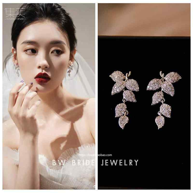 ピアス 耳飾り イヤークリップ イヤリング 葉っぱ ぶどう キラキラ ビジュー 韓国 リーフ イブニングドレス アクセサリー 花嫁 ノンホール パーティー 華やか