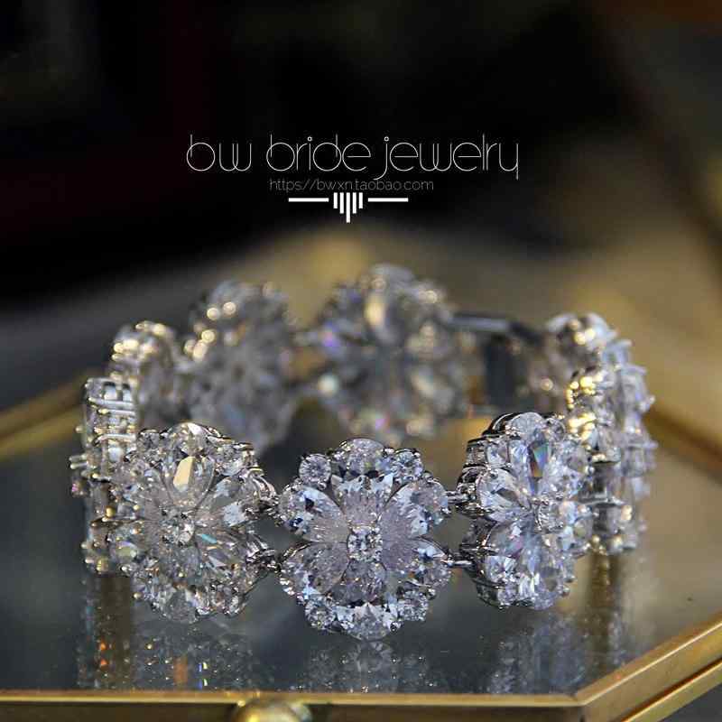 ブレスレット 腕輪 ガラス風 クリア ビジュー レディース 輝く イブニングドレス アクセサリー 花嫁 ウェディング 誕生日 デート 華やか レディース 存在感のある 大きめ 花 美しい