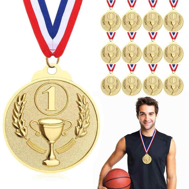12枚 子供用 メダル 金メダル 銀メダル 銅メダル 金属製 ストラップ付き 運動会 記念 優勝 保育園 幼稚園 誕生日 大会 スポーツ ゲーム 順位パッケージ内容当社の製品には12個の金属メダルが含まれ、各ピースにはリボンが付いています。絶妙なデザインメダルは両面デザインを採用して、メダルの表面はウィートア、トロフィー、数字があります。メダルの反面は空白ので、自分好みにDIYできます。耐久性のある素材メダルは亜鉛合金素材で作られており、プラスチックでは。耐食性、長期間保存できます。幅広い用途運動会、記念、優勝、大会、スポーツ、ゲーム、表彰式、学校など様々な場所で景品としてお使いいただけます。イベントの景品として子供に大人気のメダルセットです。サイズメダルの寸法は直径5cmです。 ひも部分の長さが40cm、着用に適した長さです。