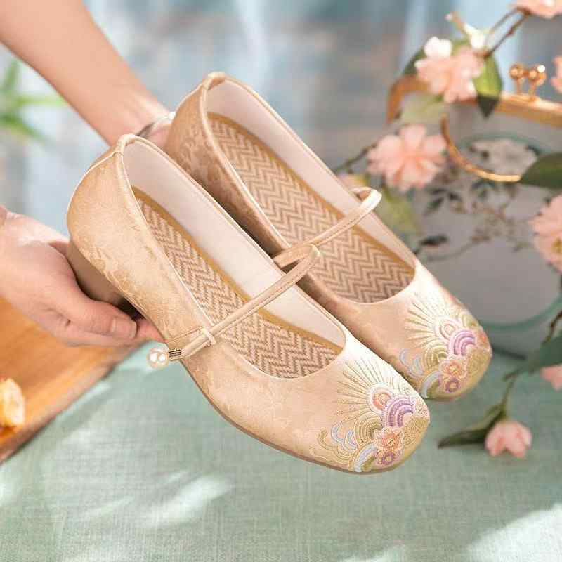 布靴 レディース 民族風 刺繍 スリッポン メッシュshoes 通気性 涼しい キャンバス フラットヒール ラウンドトゥ ローカット 牛筋ソール 春夏 日常着 米白 カーキ・カテゴリ: 靴・スタイル: 民族・機能: 速乾.通気・対象: 女性・柄: 花柄・靴の素材: キャンバス・靴底の素材: 牛筋・着用方法: スリッポン・流行の要素: 該当なし・ヒールの形: フラット・裏地の素材: 綿・つま先の形状: ラウンドトゥ・ヒールの高さ: フラット・靴底の加工: 粘着・インソール素材: 布・タイプ: スリッポン・利用シーン: 日常・重さ: 約400g・カラー: オフホワイト.アーミーグリーン・サイズ: 35, 36, 37, 38, 39, 40・開口部の深さ: 浅め・靴の高さ: ローカット・対象年齢: 成人・製品タイプ: 手編みシューズ