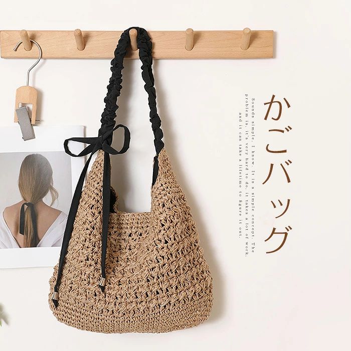 素材 外側：ペーパー素材内側：ポリエステル サイズ（cm） [縦]約25cm×[横/上辺]約36cm×[横/下辺]約27cm×[マチ]約9cm ※サイズは平置き、メジャー採寸を行っております。1-3cmの誤差がある場合があります。予めご了承下さいませ。 生産国 中国 イベントシーン ギフト プレゼント レジャー 記念日 記念品 御祝い 合格祝い 仕事 就活 就職 就職祝い 就職準備 新生活 新生活応援 新生活準備 成人式お祝い 贈り物 卒業 卒業記念品 卒業祝い 退職祝い 大明日 誕生日 誕生日プレゼント 通学 通勤 転勤 入学 入学式 入学祝い 入社 入社式 父の日 父の日ギフト 父の日プレゼント 母の日 巳の日 旅行 12月 アウトドア いい夫婦の日 お祝い 感謝祭 買いまわり お返し お礼 クリスマス クリスマスプレゼント クリスマスプレゼント父の日ギフト バレンタイン ビジネス 一粒万倍日 開運 歓迎会 還暦祝い 吉日 金運 敬老の日 結婚記念日 冠婚葬祭 ブラックフォーマル フォーマル 卒業式 対象 10代 20代 30代 40代 50代 カジュアル サラリーマン ビジネスパーソン ペア お揃い ユニセックス 男女兼用 レディース 女性 女性向け 女性用 学生 還暦 高校生 社会人 新社会人 成人 大学生 大人 彼氏 彼女 妻 息子 娘 注意事項 ■掲載画像に関しまして、お客様がご覧になるパソコンやモニタ環境の違い、または撮影条件等により実際の商品の色調と異なる場合がございますので、ご了承ください。 ■革の風合いを大事にした仕上げのため、摩擦や水濡れ、長時間の接触等によって色落ち・色移りします。薄い色のお洋服を着用される際はご注意ください。 ■お届けの商品には、若干、独特の匂いがある場合がございます。 こちらも全ての商品にみられるもので、店頭では袋から出しディスプレイ状態で緩和される事が多く当店では、袋にいれて保管する事が多い為、ご理解をお願いいたします。使用頂くと、無くなってまいります。