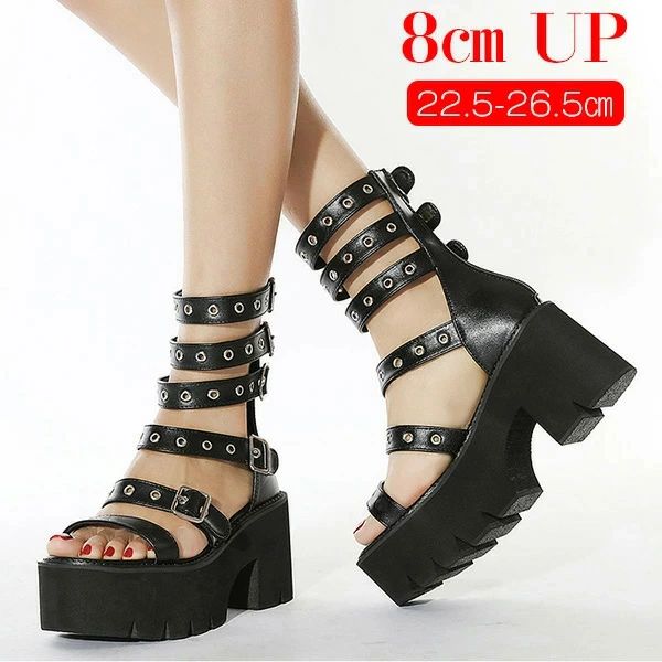 ■商品名：厚底サンダル■素材 ：PU、その他■サイズ(cm) 22.5cm（35）/23cm（36）/23.5cm（37）/24cm（38）/24.5cm（39）/25cm(40)/25.5cm（41）/26cm（42）/26.5cm(42)■カラー ：ブラック■生産国 中国 注意点 ※お取り扱いの注意につきましては商品付属の商品タグをご参照ください。 ※商品のデザインやお客様の足の形により、感じ方に若干の個人差があります。 ※靴のサイズにつきましては、いわゆるサイズ（足長）だけで決まるものではなく、ワイズ（足囲）や足の形（特につま先の形や幅甲の高さなど）などさまざまな条件と、それぞれの靴のデザイン（ラスト・素材など）の相性等が関係いたします。 ※商品画像の色はお使いのブラウザや設定により、実物とは異なる場合がある事をご了承下さい。 ※サイズ数値はメジャー採寸ですので若干の誤差が生じる場合もございます。ご了承くださいませ。 ※機械による生産のため、生地の継ぎ目の若干のズレや多少のほつれなど、形やサイズに多少の誤差が生じる場合や他繊維が混紡している場合もございますが品質上の問題はございません。予めご理解下さいますようお願い致します。 ※海外生産の為、多少の縫製のほつれやインソールのしわ等、若干の接着剤残りなどある場合もございます。 ※製造過程での傷・汚れ、また入荷時の箱つぶれなどがございますので、予めご了承くださいませ。 ※商品によって素材の性質上・製造過程において染料などの特有の匂いが多少強く感じられるものもございます。 数日のご使用や陰干しなどで、ほとんど匂いは感じられなくなりますのでお試しください。 ※素材や製品の特性上、シワやヨレ、擦れ、多少の傷などがある場合があります、ご了承ください。