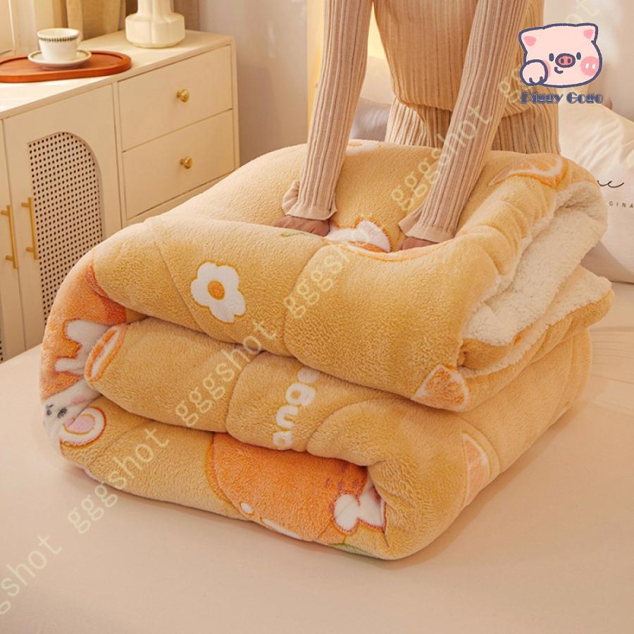 【商品情報】■サイズ：●150*200cm（単品）●180*220cm（単品）●200*230cm（単品）●220*240cm（単品）※表示されている毛布ふとんの厚さは4kgで、ご参考にしてください。【洗濯可否】：洗える■【デザイン】北欧風【なめらかなソフト生地】●表地はなめらかでやさしい肌触りフランネル生地●中綿は吸湿発熱の100中空綿、裏地は身体に触れる裏面がもこもこのシープ調ボアを採用しております。●まるで羊に触っているような手触りでふわふわやわらかいです。●布団に入る際の冷感はなくて、体はすぐ暖かくなるのは魅力です。【一年中使える】●春、夏、秋、冬に問わず、オールシーズンご使用いただけます。●肌寒い季節にはこれ一枚で十分快適。【商品情報】■サイズ：●150*200cm（単品）●180*220cm（単品）●200*230cm（単品）●220*240cm（単品）※表示されている毛布ふとんの厚さは4kgで、ご参考にしてください。【洗濯可否】：洗える■【デザイン】北欧風【なめらかなソフト生地】●表地はなめらかでやさしい肌触りフランネル生地●中綿は吸湿発熱の100中空綿、裏地は身体に触れる裏面がもこもこのシープ調ボアを採用しております。●まるで羊に触っているような手触りでふわふわやわらかいです。●布団に入る際の冷感はなくて、体はすぐ暖かくなるのは魅力です。【一年中使える】●春、夏、秋、冬に問わず、オールシーズンご使用いただけます。●肌寒い季節にはこれ一枚で十分快適。