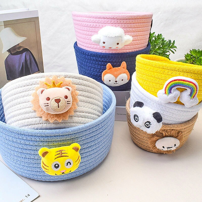 真新しい、高品質高品質の綿糸素材を使用しており、環境に優しいです。明るい色とスタイリッシュなデザインが素晴らしいインテリアになります。家庭や寮に実用的で優れたヘルパーで、スペースの節約に役立ちます。お手入れが簡単。手洗い、ハンドブラシ、湿らせた布で簡単に掃除できます。