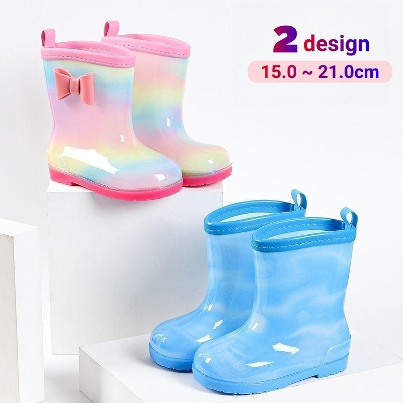 子ども用の長靴です。カラフルで可愛いデザインで雨の日のおでかけも楽しくなりそう♪裏ボア付き、フード絞り付きタイプもご用意しております♪【kutu-26747-1】で検索してください。【素材について】甲皮の使用材：PVC　底素材の種類：PVC【カラーについて】生産ロットにより柄の出方や色の濃淡が異なる場合がございます。お使いのモニターや撮影時の光の加減などにより画像と実際の商品のカラーが異なる場合もございます。予告なしにカラーやデザインなどの変更がある場合もございます。子ども用の長靴です。カラフルで可愛いデザインで雨の日のおでかけも楽しくなりそう♪裏ボア付き、フード絞り付きタイプもご用意しております♪【kutu-26747-1】で検索してください。【素材について】甲皮の使用材：PVC　底素材の種類：PVC【カラーについて】生産ロットにより柄の出方や色の濃淡が異なる場合がございます。お使いのモニターや撮影時の光の加減などにより画像と実際の商品のカラーが異なる場合もございます。予告なしにカラーやデザインなどの変更がある場合もございます。
