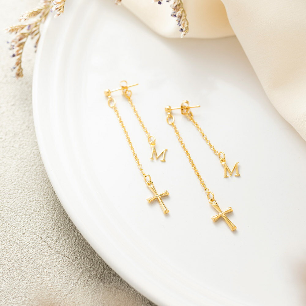 【2BUY 10%OFF！】イニシャル×クロスピアス「A」「K」「M」「Y」 ゴールド ピンクゴールド