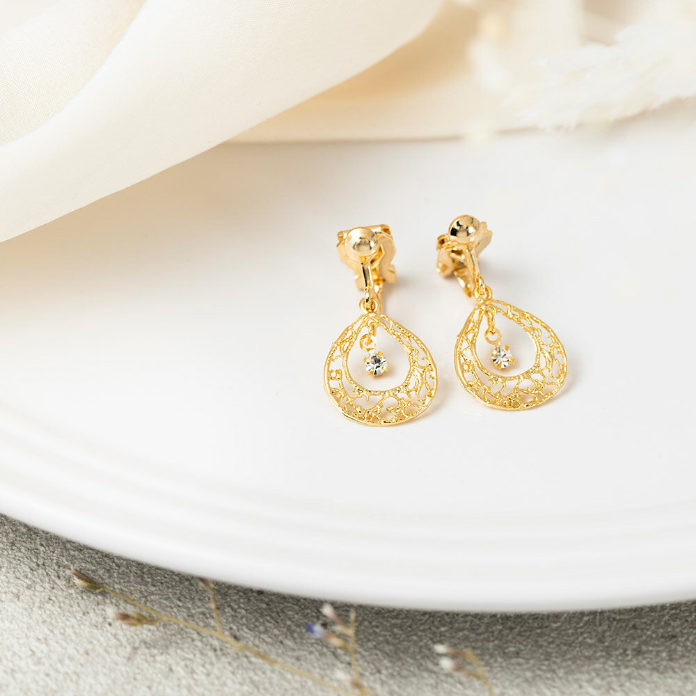 【2BUY 10%OFF！】透かし ティアドロップ イヤリング 透かし フェミニン ゴールド