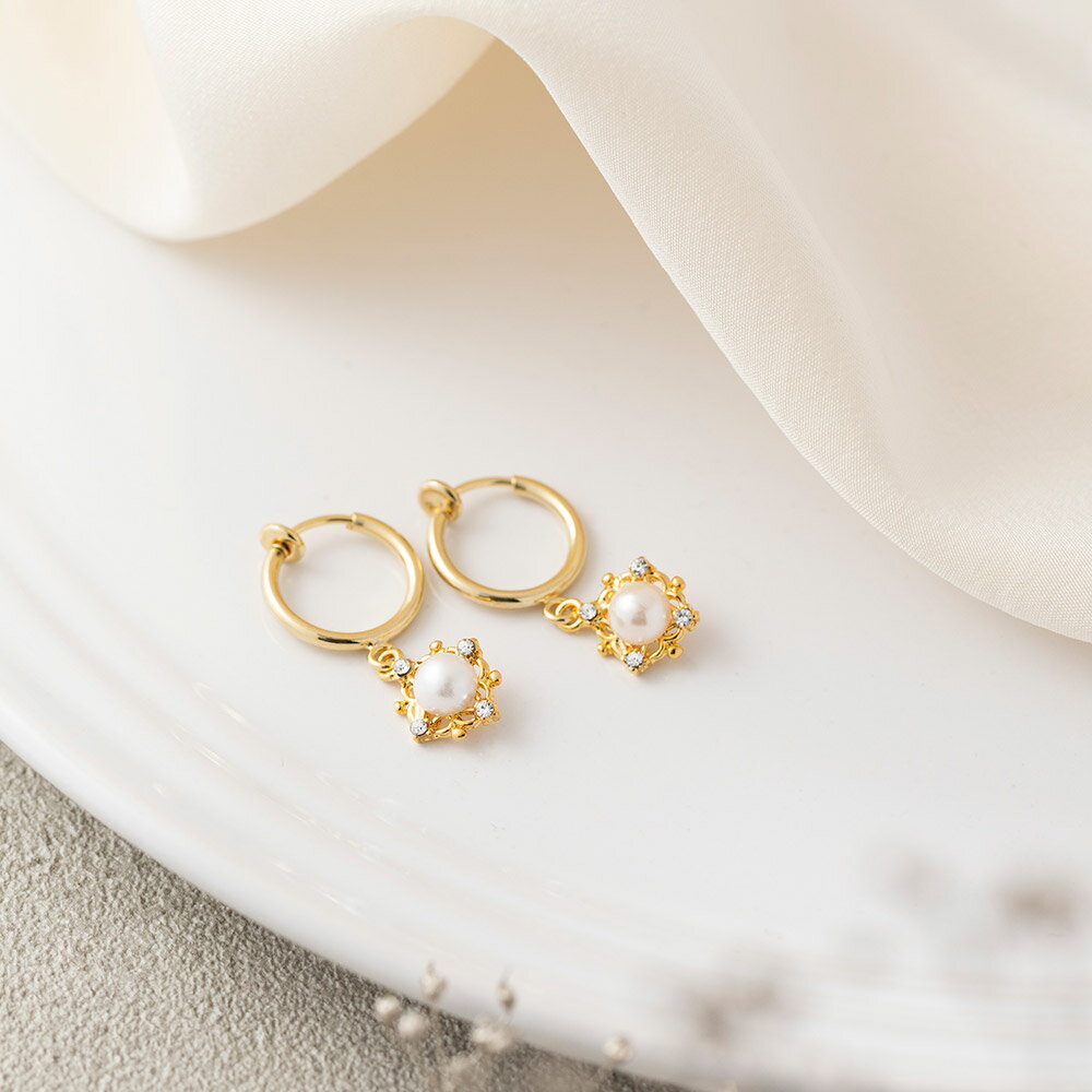 【2BUY 10%OFF！】フラワー ビジュー イヤリング 花 フラワーモチーフ ゴールド