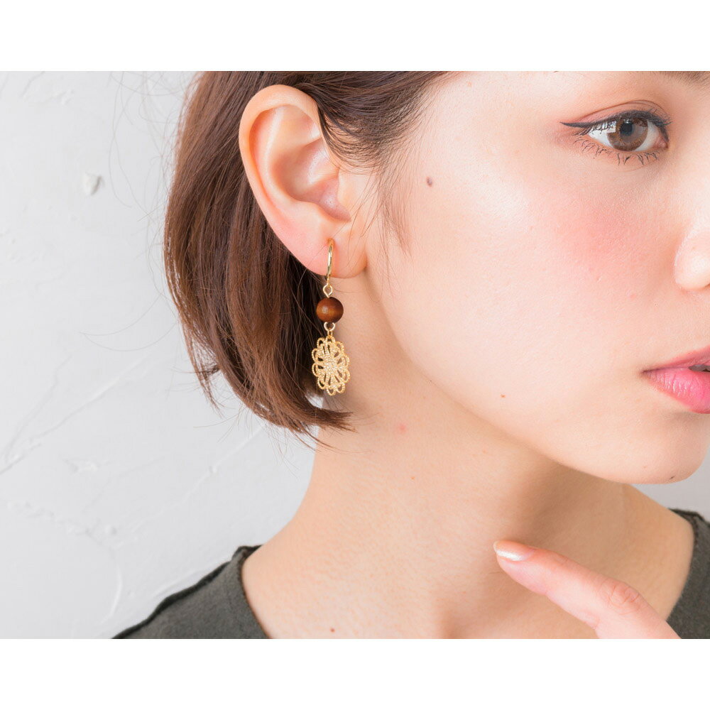 【2BUY 10%OFF！】 イヤリング 揺れる透かしプレート エスニック 軽い ゴールド シ...