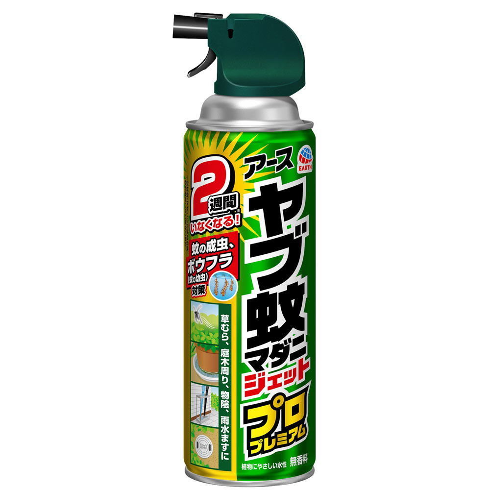 商品説明 2週間※いなくなる！ ※蚊成虫・マダニに対する効果。使用環境により異なります。 蚊の成虫、ボウフラ（蚊の幼虫）対策 草むら、庭木周り、物陰、雨水ますに 植物にやさしい水性 無香料 ●庭、畑、山作業前に作業スペース周りの地面、茂みにスプレーするだけ。 ●ヤブ蚊、マダニを駆除して2週間いなくなる※1＋蚊成虫（ボウフラ）駆除効果 ※1 蚊成虫、マダニに対する効果。使用環境により異なります。 ●植物にかかっても安心な無香料・水性タイプです。※2、3 ※2 食用植物には使用しないでください。 ※3 変色の恐れがあるので、花弁にかからないように注意してください。 効能・効果 蚊成虫、蚊幼虫（ボウフラ）、マダニの駆除 表示成分 ＜有効成分＞ エトフェンプロックス・・・6.8g ＜その他の成分＞ 精製水、1号灯油、LPG、他1成分 用法・用量/使用方法 ＜使用方法＞ ●使用開始時に天面のストッパーを上に持ち上げてパキッと音がするまで後ろの方に曲げて折りとってください。 ●蚊の駆除に使用する場合 蚊成虫、蚊幼虫（ボウフラ）が潜んでいそうな場所（草むら、庭木まわり、物陰、水たまり等）に1～2mの距離から1平方メートルあたり約5秒ずつ噴射する。また、蚊成虫に対して約1秒間直接噴射する。また、蚊成虫に対して約1秒間直接噴射する。蚊幼虫（ボウフラ）の発生源（雨水ます等）に対して、水量70～140Lあたり、約1秒間噴射する。 ●マダニの駆除に使用する場合 マダニが潜んでいそうな場所（草むら、庭木まわり、地面等）に約1mの距離から1平方メートルあたり約5秒ずつ噴射する。また、マダニに対して約1秒間直接噴射する。 ●本品は屋外で使用する。【ご注文前に確認ください】ご注文数量を多くいただいた場合、複数梱包となることがございます。その場合の送料は【送料単価×梱包数】を頂戴しております。また、「発送目安：約3-5営業日」とご案内しておりますが、こちらより遅れることがございます。予めご了承くださいませ。※税込5,500円以上ご購入いただいた場合の送料無料サービスは1梱包のみです。複数梱包になってしまう場合、数量に応じ送料を頂戴します。