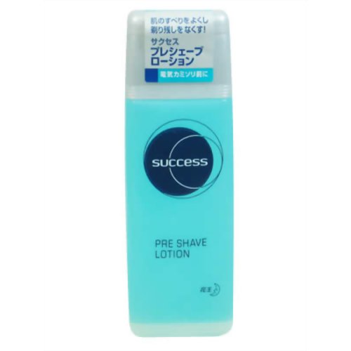 「サクセス プレシェーブローション 100ml」は、ヒゲ剃り前に使用する、電気カミソリ用のシェービングローションです。お肌のすべりをよくし、剃り残しを少なくします。ヒゲ剃り後のお肌をサッパリすべすべに整えます。スムーズパウダー配合。100ml入り。【ご注文前に確認ください】ご注文数量を多くいただいた場合、複数梱包となることがございます。その場合の送料は【送料単価×梱包数】を頂戴しております。また、「発送目安：約3-5営業日」とご案内しておりますが、こちらより遅れることがございます。予めご了承くださいませ。※税込5,500円以上ご購入いただいた場合の送料無料サービスは1梱包のみです。複数梱包になってしまう場合、数量に応じ送料を頂戴します。