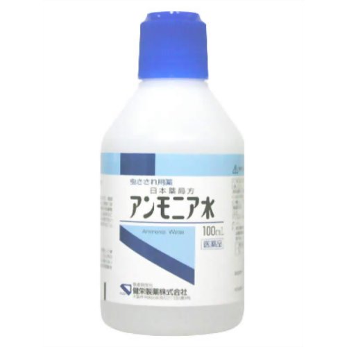 商品説明 アンモニア9.5〜10.5w/v%を含有。日本薬局方のアンモニア水です。虫さされのかゆみ止めや気付けにご利用いただけます。無色透明の液で、特異な強い刺激性のにおいを持っています。虫にさされたら、5〜10倍に希釈して患部に塗布してください。また、気付けには軽く臭いをかがせてください。夏の虫さされ対策に最適です。 使用上の注意 ■してはいけないこと （守らないと現在の症状が悪化したり，副作用が起こりやすくなります） 次の部位には使用しないでください 　（1）目の周囲，粘膜（口唇等） 　（2）傷口，ただれ，かぶれ ■相談すること 1．次の人は使用前に医師，薬剤師又は登録販売者に相談してください 　（1）医師の治療を受けている人。 　（2）薬などによりアレルギー症状を起こしたことがある人。 　（3）湿潤やただれのひどい人。 2．使用後，次の症状があらわれた場合は副作用の可能性があるので，直ちに使用を中止し，この製品を持って医師，薬剤師又は登録販売者に相談してください ［関係部位：症状］ 皮ふ：発疹・発赤，かゆみ，はれ，灼熱感 3．5〜6日間使用しても症状がよくならない場合は使用を中止し，この製品を持って医師，薬剤師又は登録販売者に相談してください 効能・効果虫さされ，虫さされによるかゆみ，気付け 用法・用量 5〜10倍に希釈して患部に軽く塗ってください。 気付けには，かるく臭いをかがせてください。 用法関連注意 （1）用法用量を厳守してください。 （2）局所刺激作用があるので，患部に軽く塗るだけにとどめ，ガーゼ，脱脂綿等に浸して患部に貼付しないでください。 （3）小児に使用させる場合には，保護者の指導監督のもとに使用させてください。 （4）目に入らないように注意してください。万一，目に入った場合には，すぐに水又はぬるま湯で洗ってください。なお，症状が重い場合には，眼科医の診療を受けてください。 （5）外用にのみ使用してください。 成分分量：1mL中 成分分量内訳 日局アンモニア水1mL（アンモニア9.5〜10.5％） 添加物 なし 保管及び取扱い上の注意 （1）直射日光の当たらない涼しい所（30℃以下）に密栓して保管してください。（揮発性の有効成分を含有しています。） （2）小児の手の届かない所に保管してください。 （3）他の容器に入れ替えないでください。（誤用の原因になったり品質が変わることがあります。） （4）使用期限を過ぎた製品は使用しないでください。 消費者相談窓口 会社名：健栄製薬株式会社 住所：大阪市中央区伏見町2丁目5番8号 電話：06（6231）5626 製造販売会社 健栄製薬（株） 添付文書情報 会社名：健栄製薬株式会社 住所：大阪市中央区伏見町2丁目5番8号 剤形：液剤 リスク区分等：第3類医薬品 使用期限：使用期限まで1年以上あるものをお送りします。※元々1年未満の商品やページに記載のあるものは上記の限りではありません。【ご注文前に確認ください】ご注文数量を多くいただいた場合、複数梱包となることがございます。その場合の送料は【送料単価×梱包数】を頂戴しております。また、「発送目安：約3-5営業日」とご案内しておりますが、こちらより遅れることがございます。予めご了承くださいませ。※税込5,500円以上ご購入いただいた場合の送料無料サービスは1梱包のみです。複数梱包になってしまう場合、数量に応じ送料を頂戴します。