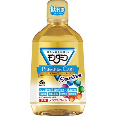 商品説明 ゆすぐだけでモンダミン史上最多の7つの効果！ むし歯予防、歯肉炎予防、出血予防、口臭予防、歯垢付着予防、口中浄化、口中爽快。 子どもから大人まであらゆる世代のお口のトラブルを防ぎ、家族のお口の健康を守ります。 お口のトラブルの原因となる食べカスやミクロのよごれ、ネバネバをしっかり洗浄＋3つの薬用成分（CPC、GK2、TXA）と歯のコーティング成分セラックの効果 しっかり洗浄＋有効成分による7つの効果がお口の健康を守ります ●お口のトラブルの原因となる食べカスを、ゆすぐだけでしっかりと洗浄します。 ●殺菌成分CPCは、細菌のかたまりである歯垢の付着を防ぎます。 ●また、殺菌成分CPCとコーティング成分セラックが歯の表面をWでコートして、むし歯を予防します。 ●さらに抗炎症成分GK2が歯肉炎を予防し、出血予防成分TXAは出血を予防します。 刺激の少ないノンアルコールタイプ プレミアムケアの「ひんやり心地よい清涼感」を保ちつつ、よりやさしい低刺激な使用感を実現しました。 プレミアムミントの香味。 効能・効果 虫歯予防、歯肉炎予防、出血予防、口臭予防、歯垢付着予防、口中浄化、口中爽快 表示成分 ＜成分＞ セチルピリジニウム塩化物水和物（CPC）、トラネキサム酸（TXA）、グリチルリチン酸ジカリウム（GK2） 用法・用量/使用方法 ＜使用方法＞ 日常（毎日）の歯磨きに加え、適量約20mL（キャップ半分の線）をお口に含んで、20〜30秒程すすいでから吐き出してください。 使用後、お口を水ですすぐ必要はありません。 いつでも使用できますが、歯磨き後やおやすみ前の使用をおすすめします。 メーカーコメント 7つの効果でお口の健康を守る。 お得な大容量1080mLだから家族みんなで使えます。プレミアムミントの香味でひんやり心地よい清涼感が続きます。【ご注文前に確認ください】ご注文数量を多くいただいた場合、複数梱包となることがございます。その場合の送料は【送料単価×梱包数】を頂戴しております。また、「発送目安：約3-5営業日」とご案内しておりますが、こちらより遅れることがございます。予めご了承くださいませ。※税込5,500円以上ご購入いただいた場合の送料無料サービスは1梱包のみです。複数梱包になってしまう場合、数量に応じ送料を頂戴します。