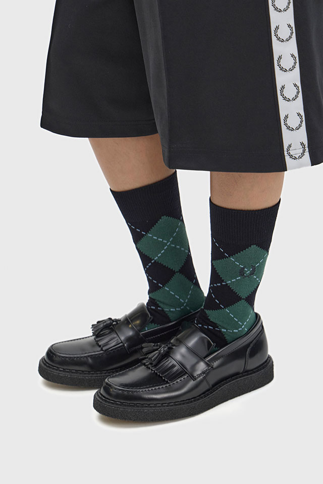 樂天商城 - 【最大100%ポイントバック】フレッドペリー FRED PERRY ジョージコックス タッセルローファー レザー [SB8355-102 FW24Q4]　フレッド・ペリー FREDPERRY FP×GEORGE COX TASSEL LOAFER LEA メンズ・レディース 靴 コラボ BLACK 正規取扱店