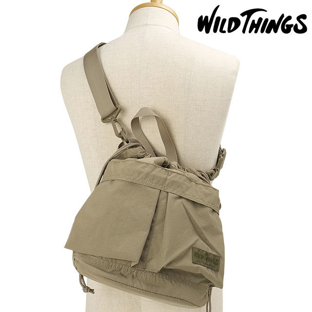 ワイルドシングス WILD THINGS ショルダーバッグ スクイーズ ショルダー [W7020 FW26] 10L SQUEEZE SHOULDER メンズ・レディース ユニセックス 鞄 巾着バッグ ワンショルダー ミリタリー ベージュ D.Beige 正規取扱店 mischief-10108192 mischief シューズ&アパレル パッケージ画像