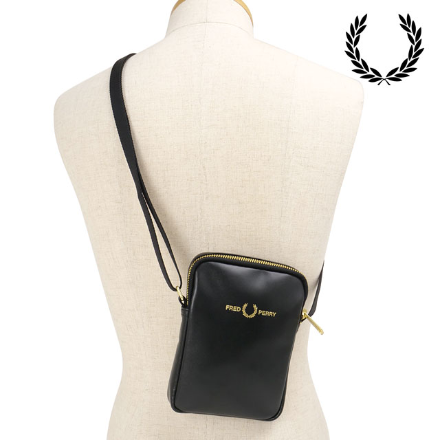 乐天商城 - フレッドペリー FRED PERRY スムースレザースモールサイドバッグ [L2802-102 SS26] SMOOTH LEATHER SMALL SIDE BAG メンズ・レディース ユニセックス 鞄 ショルダーポーチ ブラック BLACK 正規取扱店