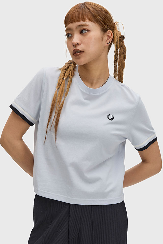 Rakuten - 【最大100%ポイントバック】フレッドペリー FRED PERRY レディース ボールドティップドTシャツ [G2179-28A SS26Q2] BOLD TIPPED T-SHIRT トップス 半袖 ショート丈 ブルー DUSKY-BLUE 【メール便可】 正規取扱店