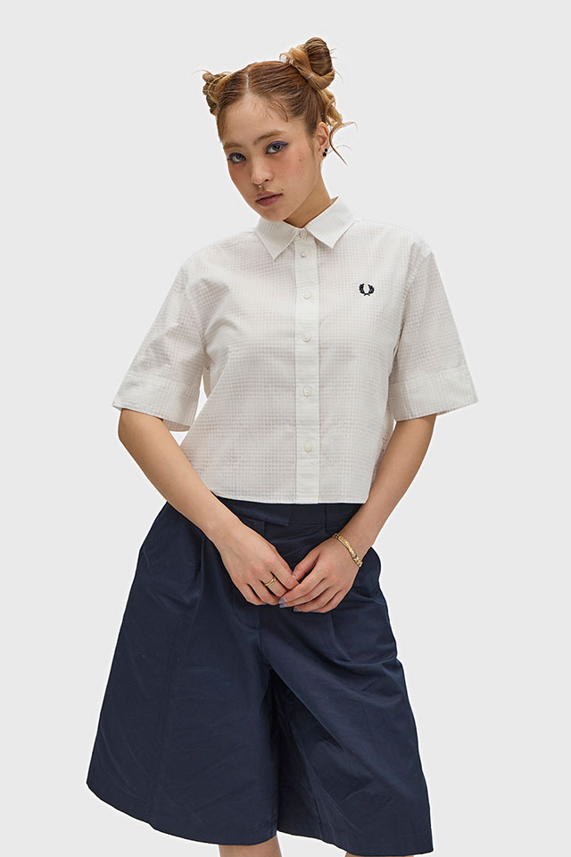 フレッドペリー FRED PERRY レディース オープンウィーブ チェッカーボードシャツ  OPEN WEAVE CHEQUERBOARD SHIRT トップス 半袖 ショート丈 ホワイト SNOW-WHITE 正規取扱店