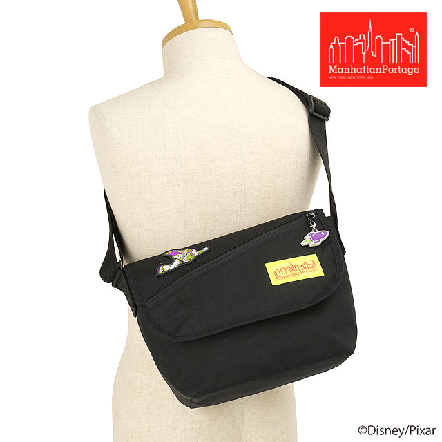 樂天商城 - マンハッタンポーテージ Manhattan Portage ナイロンメッセンジャーバッグ トイ・ストーリー バズ・ライトイヤー [MP1605JRFZPMGNTTOYBZ SS26] NYLON MESSENGER BAG (SM) | TOY STORY BUZZ LIGHTYEAR メンズ・レディース 鞄 ショルダーバッグ 黒 Black 正規取扱店