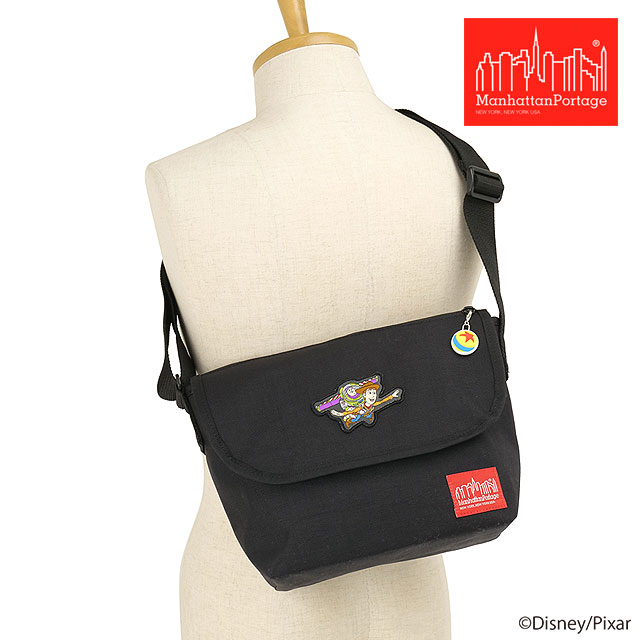 樂天商城 - マンハッタンポーテージ Manhattan Portage ナイロンメッセンジャーバッグ トイ・ストーリー ウッディ バズ・ライトイヤー [MP1605JRMGNTTOYWBZ SS26] NYLON MESSENGER BAG (SM) | TOY STORY WOODY-BUZZ LIGHTYEAR メンズ・レディース ショルダーバッグ 黒 Black 正規取扱店