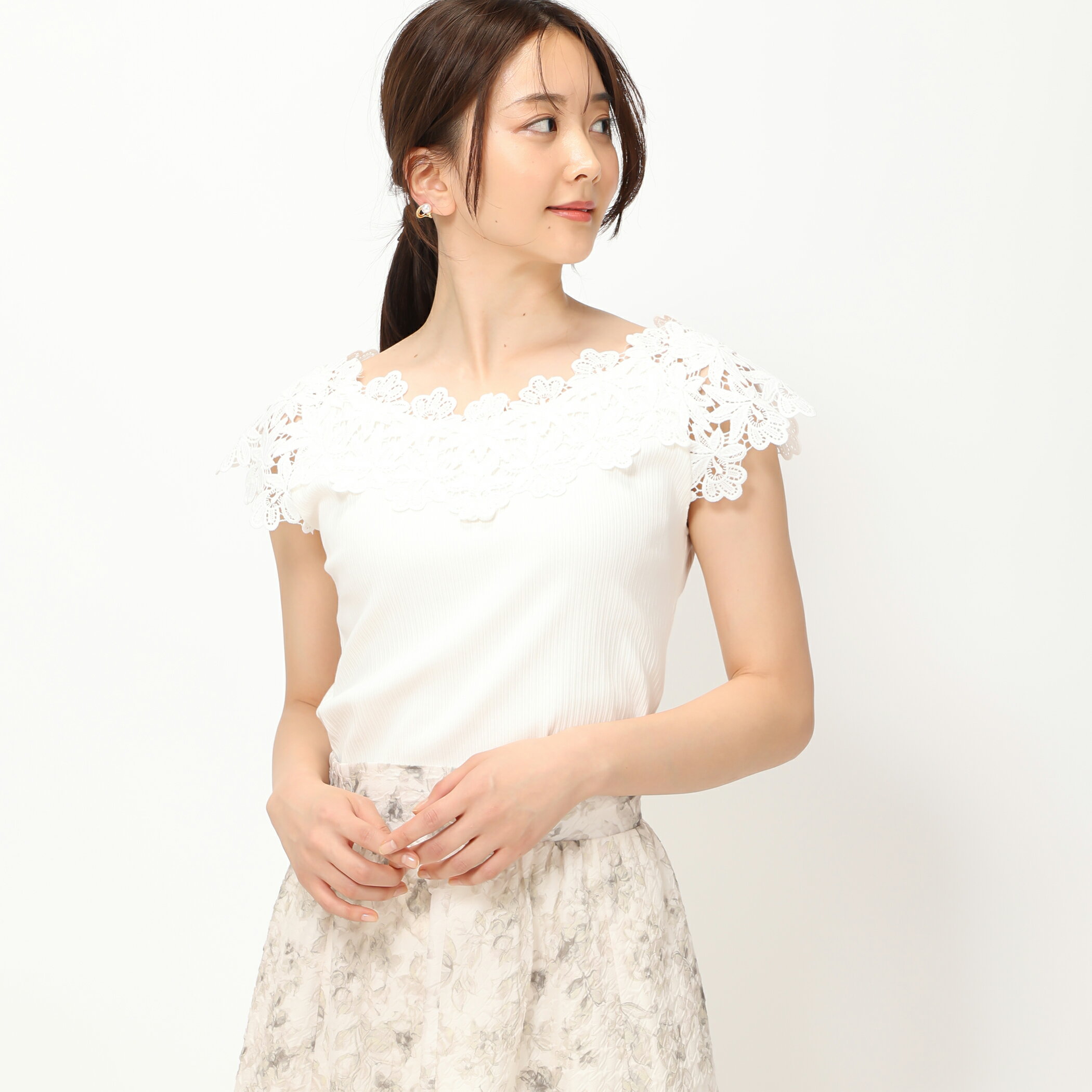 【ミッシュマッシュ公式】 ノースリーブ トップス オフィス きれいめ カジュアル 通勤 仕事 オンオフ 春 夏 20代 30代 40代 大人可愛い 華やか おしゃれ 刺繍 デート デコルテ ショルダーレースリブカット MISCH MASCHのサムネイル