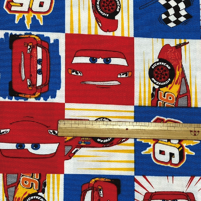 【オックス生地】カーズ【1m以上のご購入でメール便選択時に送料無料】【レッド ライトニング・マックィーン 車 ピクサー キャラクター アニメ 男の子 ディズニー コットン 日本製 入園入学 生地 布 レッスンバッグ ナップサック 巾着】